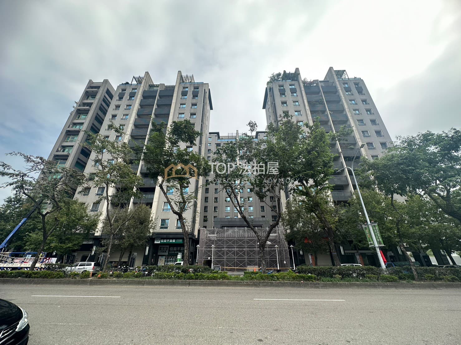 台中市南屯區惠中路三段77號8樓之10｜海悅豪景｜邊間四房+五平車｜第 1 張｜TOP法拍屋