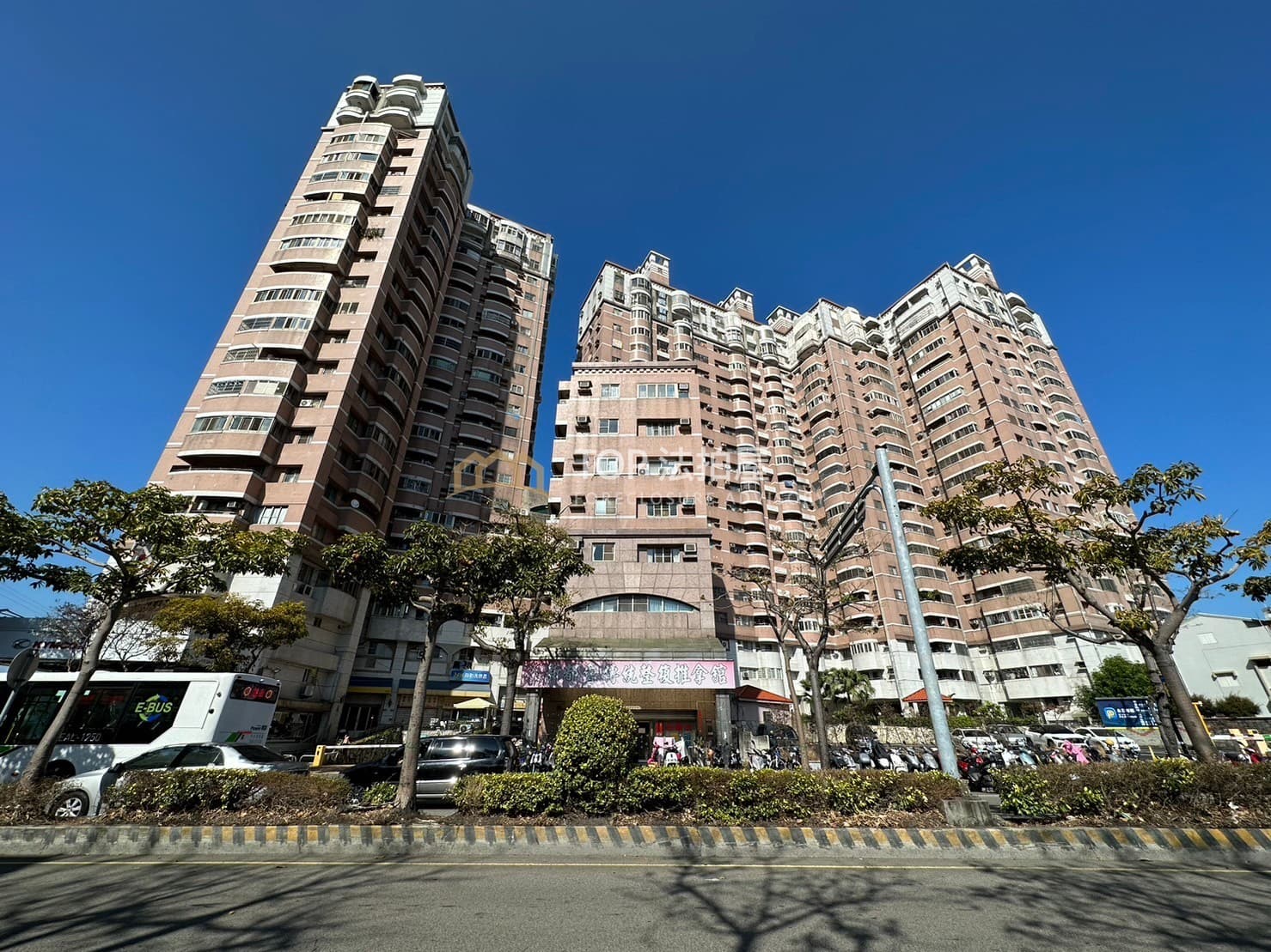 台中市豐原區圓環北路二段121號九樓之2｜都會假期｜邊間電梯二房｜第 1 張｜TOP法拍屋