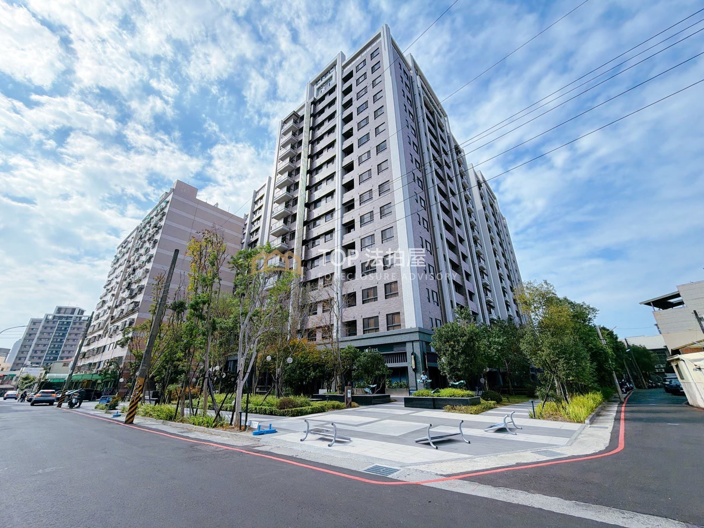 台中市北屯區昌平路二段50之6巷25號十五樓之3｜泓瑞崇德薈｜邊間三房平面車位｜第 1 張｜TOP法拍屋