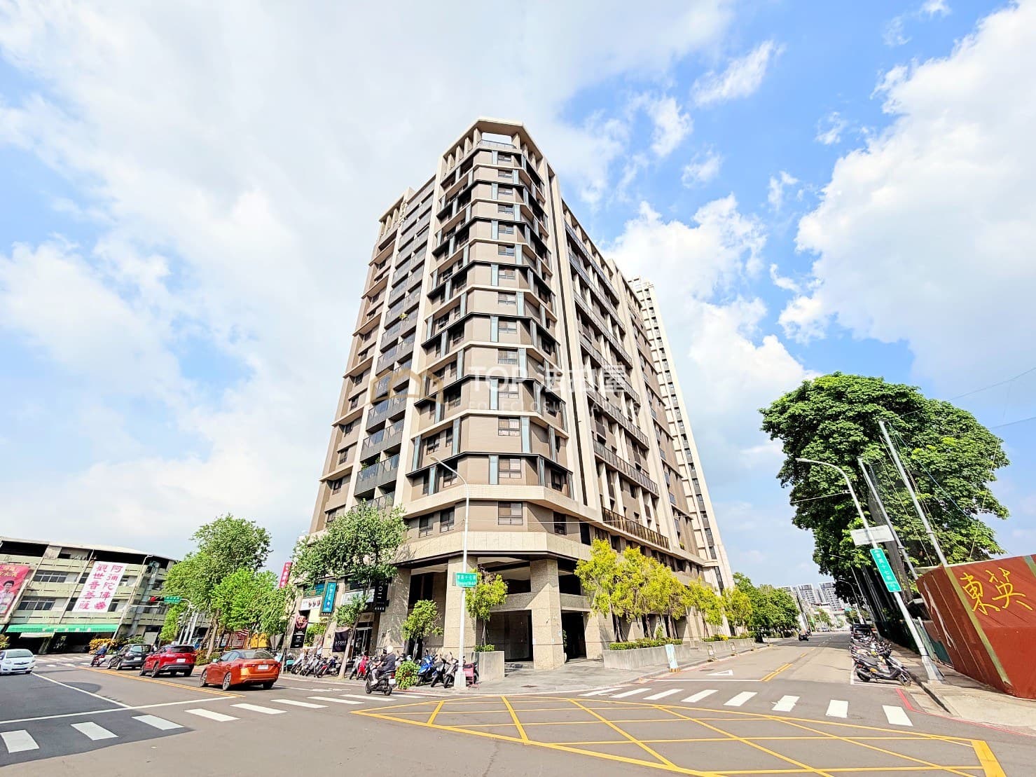 台中市東區東英路766號二樓之3|親家景一方|面球場三房車位|第 1 張|TOP法拍屋