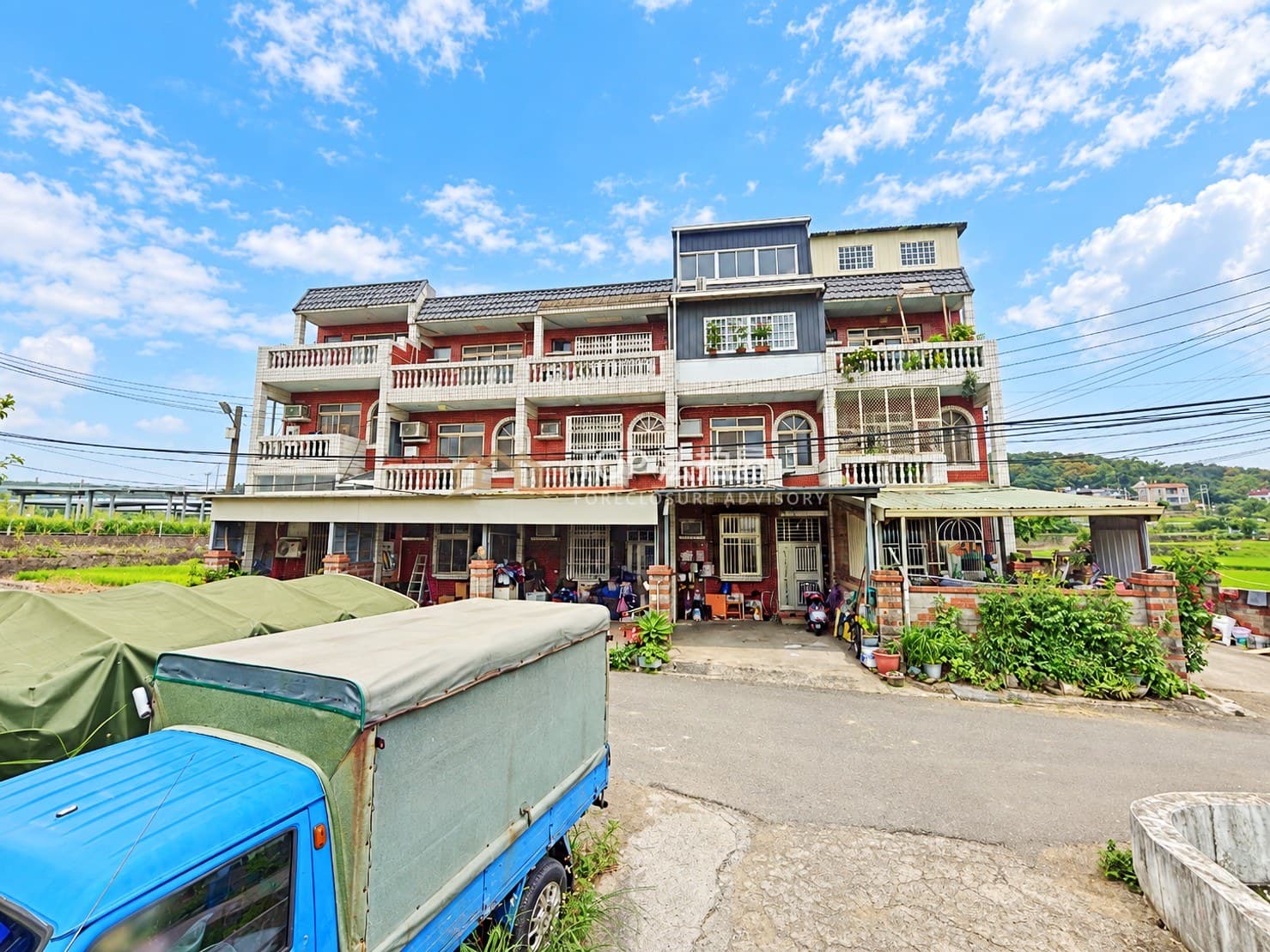苗栗縣後龍鎮高鐵六路860巷7號|前院停車三樓透天|第 1 張|TOP法拍屋