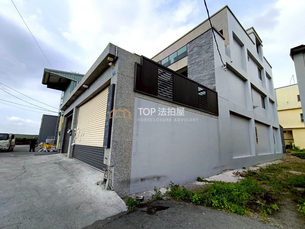 彰化縣彰化市彰南路二段589巷18號|大地坪邊間雙車別墅|第 1 張|TOP法拍屋