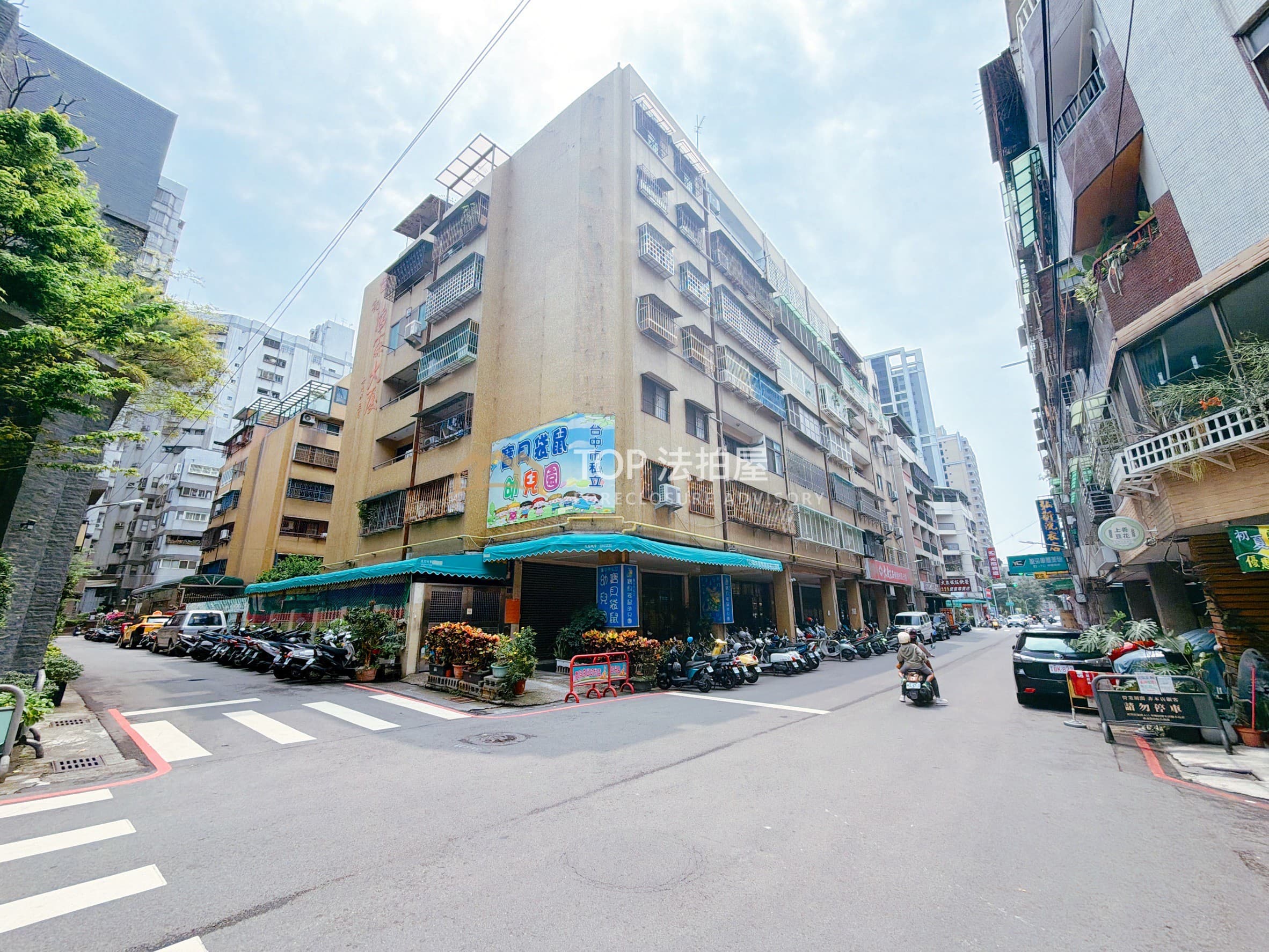 台中市北區北屯路12巷26弄24之22號|鴻霖大廈|次頂樓電梯三房|第 1 張|TOP法拍屋