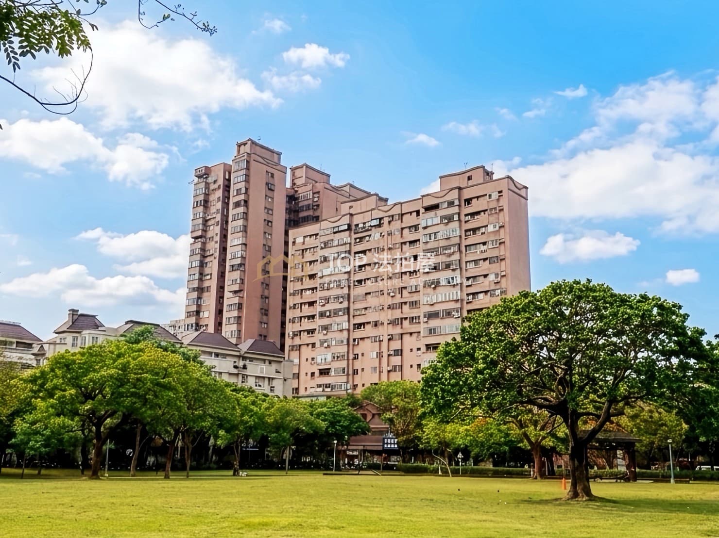 台中市北屯區北屯路439之17巷2弄6號16樓之2|國家廣場|高樓層邊間四房|第 1 張|TOP法拍屋