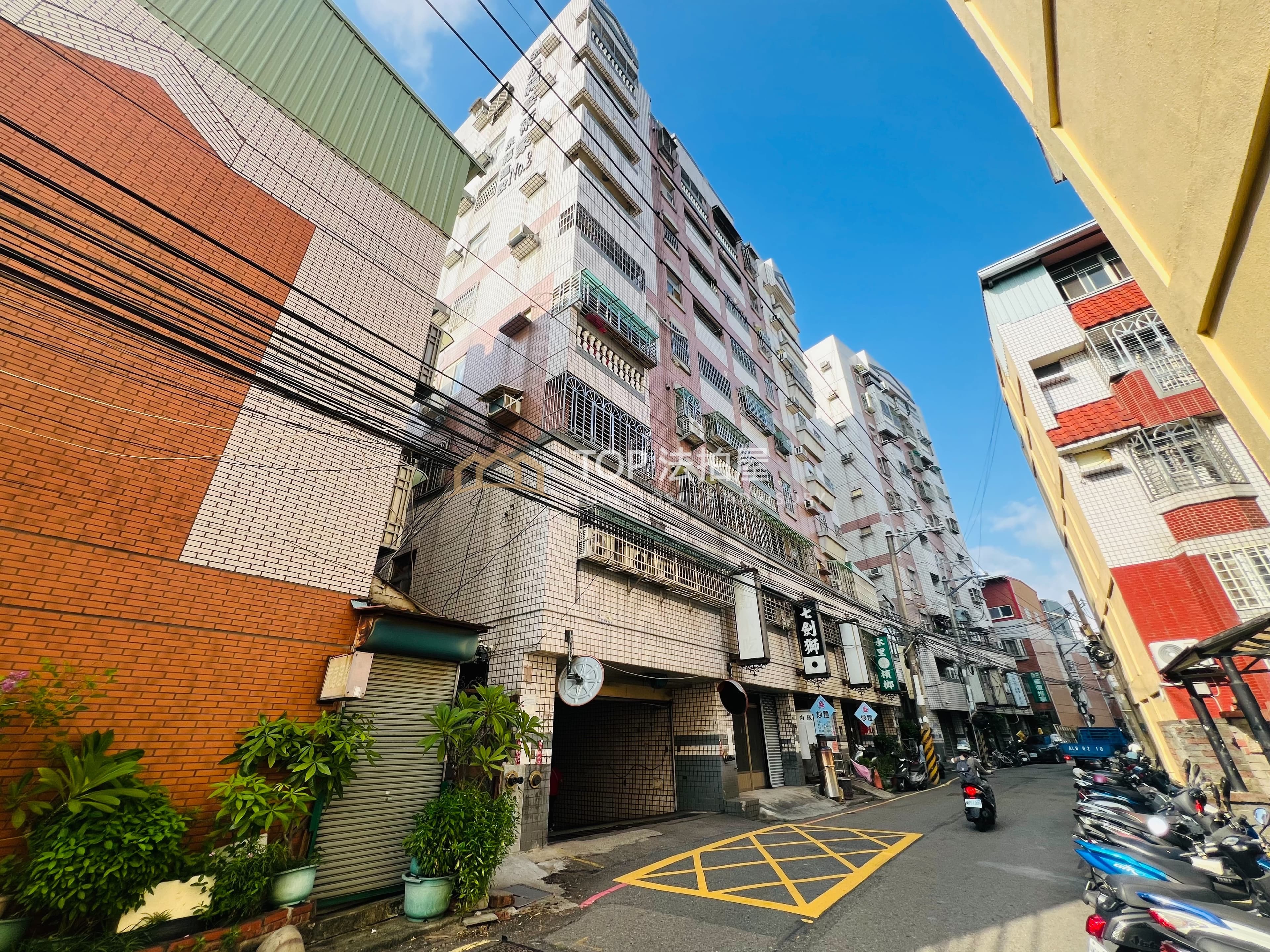台中市大里區公教街51巷2號2樓|泉福藝術家二期|電梯三房附車位|第 1 張|TOP法拍屋